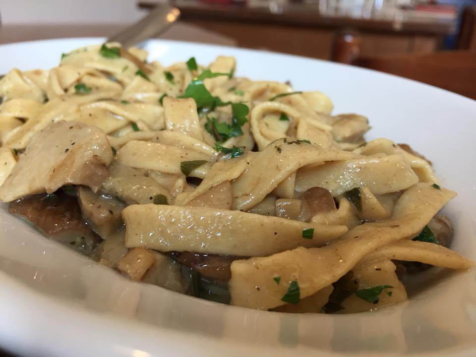 Ustaria Rosella, tagliatelle ai funghi