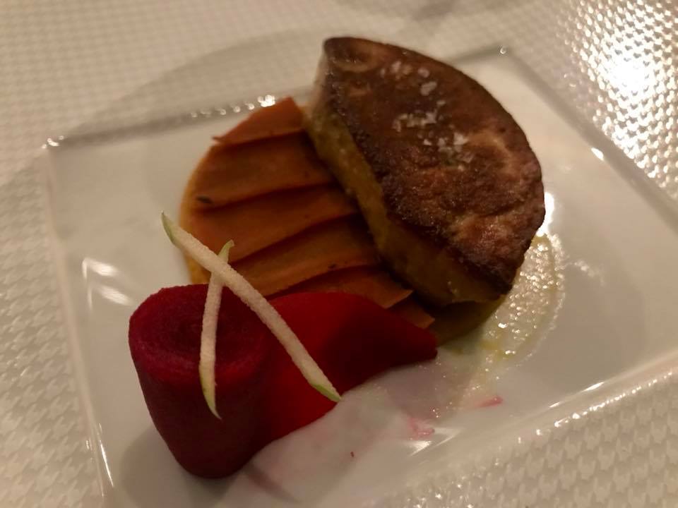 Matteo Grande Degusto, scaloppa di foie gras, mela all'ibiscus e carote