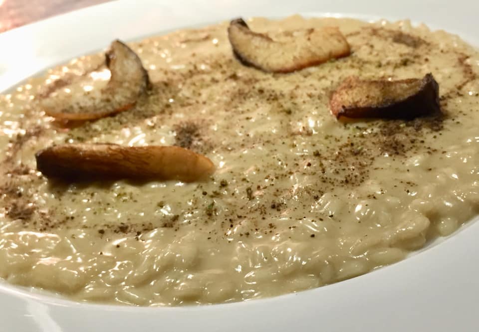 Retrobottega, risotto, funghi e ginepro