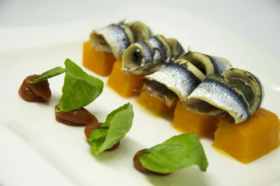 Alici con zucca e confettura di pomodoro