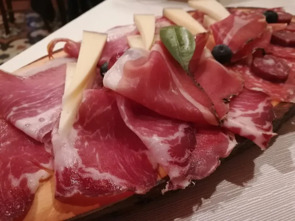 La Loggia, Salumi e formaggi