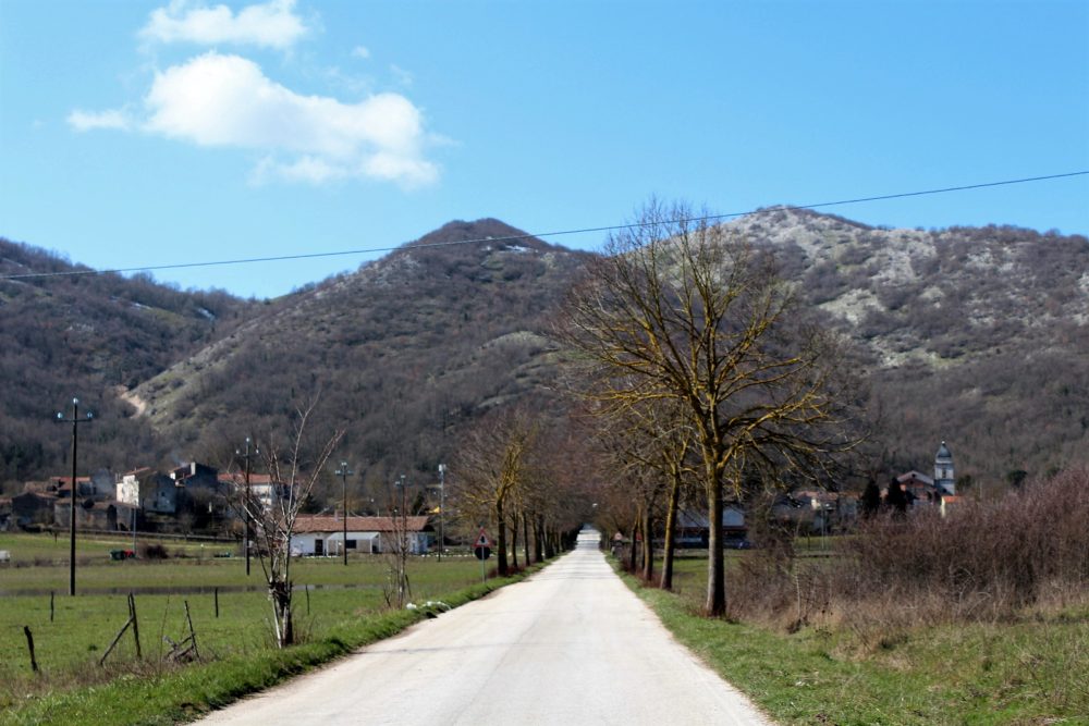La Signora di Conca Casale – l’ingresso del paese