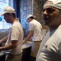 Pizzeria Da Zero a Milano Pizzaioli al lavoro