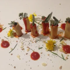 Rigatoni al pomodoro e profumi di montagna