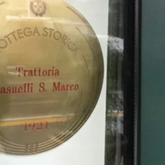 Trattoria Masuelli, Milano, la porta d'ingresso in viale Umbria