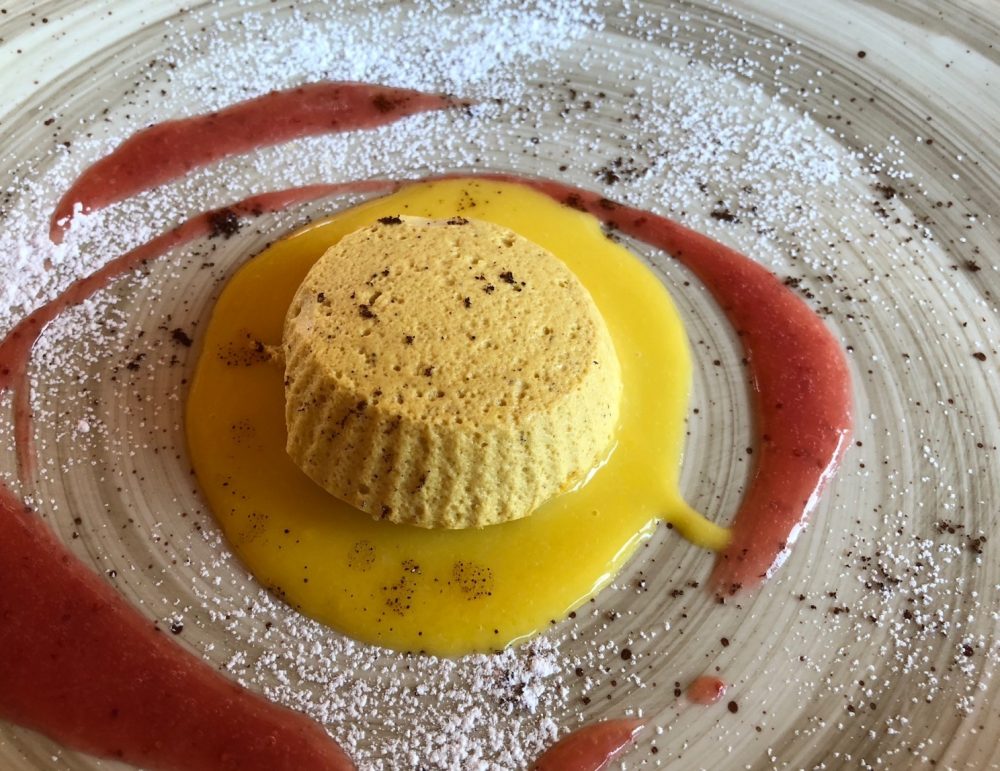 Vigneto, mousse al caffe' con salsa fragola e crema al limone