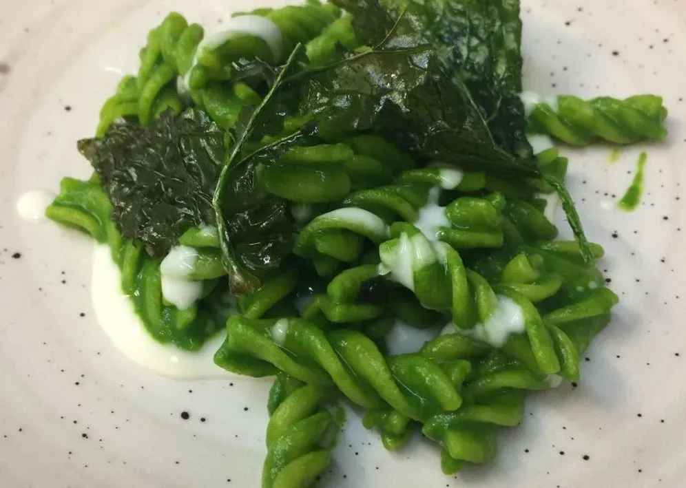 Fusilli cime di rapa, provolone e lime