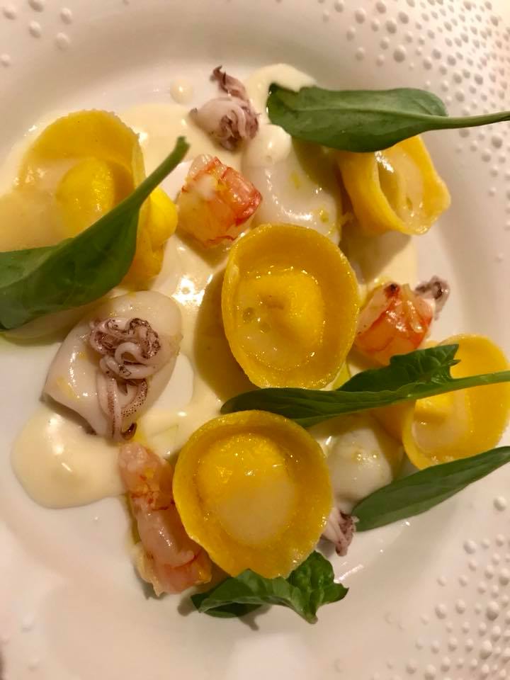 I Portici. Tortelli in bianco, gamberi, calamaretti e limone