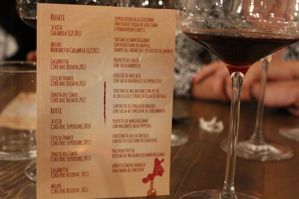 Vini degustati tra i Ciro' rosato e rosso superiore, con abbinamento di tapas varie