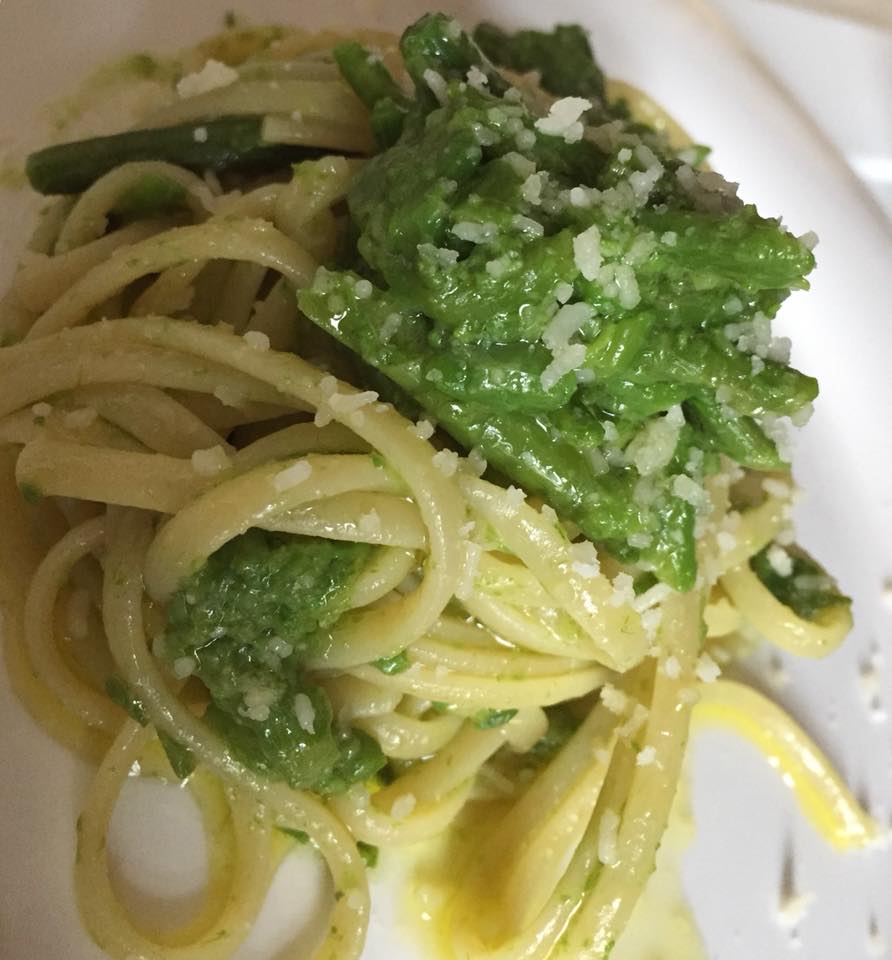 Linguine con asparagi e pecorino