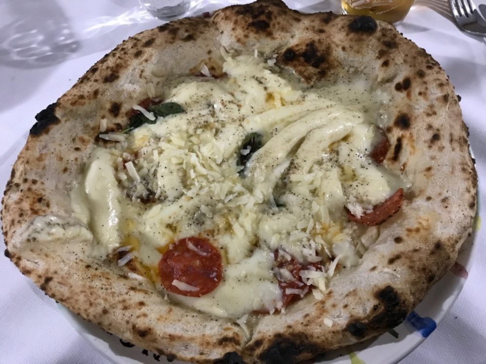 Made in Sud, Vuscara, fior di latte di Agerola, salamino piccante, pecorino sardo e pepe