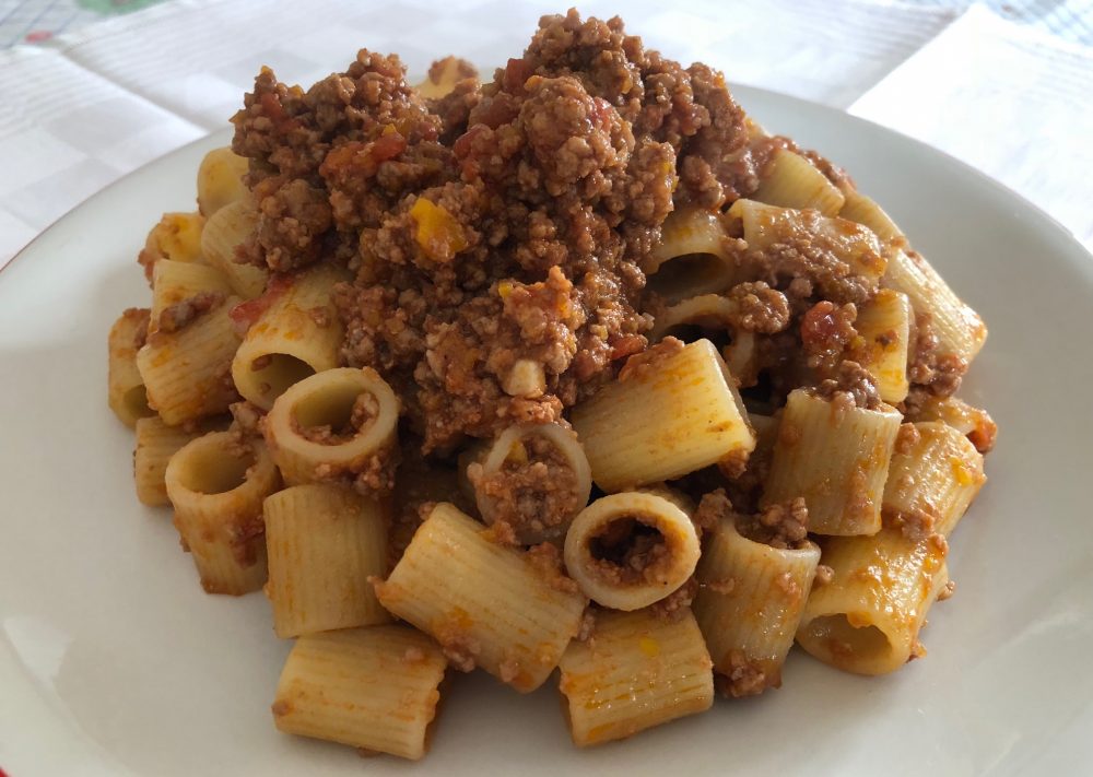 Mezzi rigatoni al ragu'