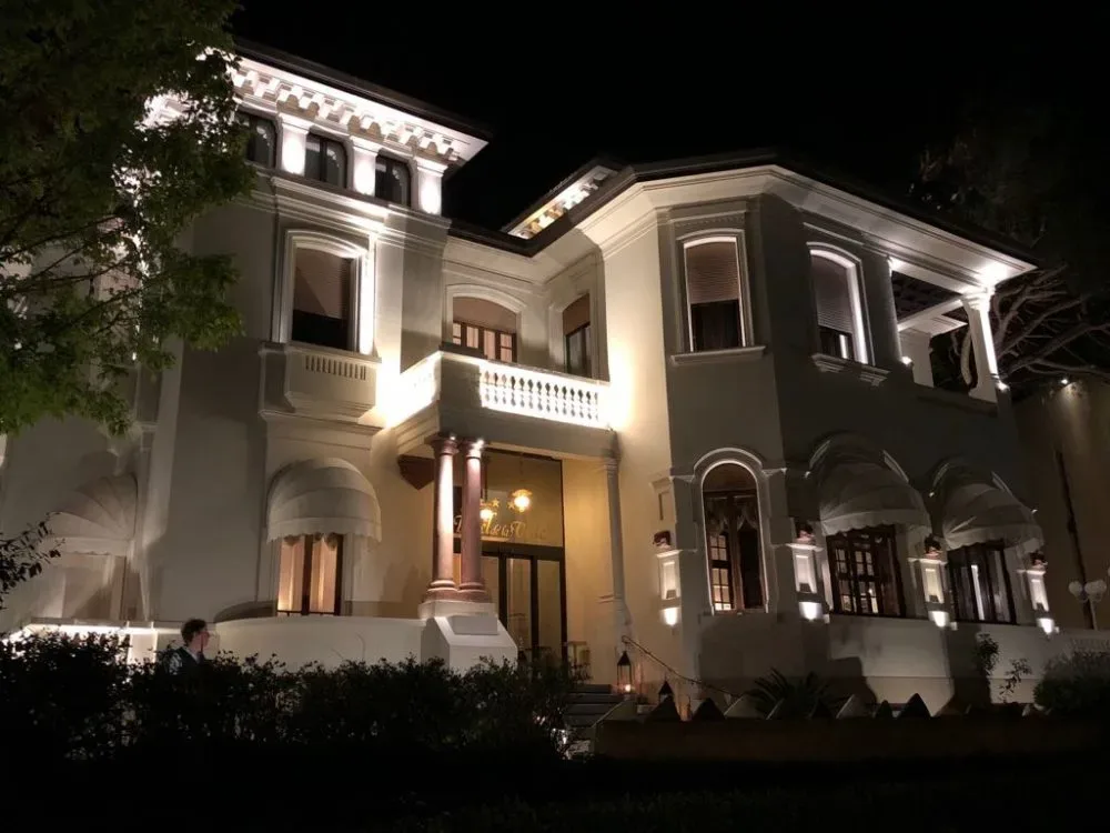 Riccione, Hotel De La Ville