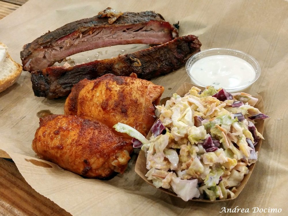 Smoke Ring, Roma. Ribs, Chicken Wings e Coleslaw