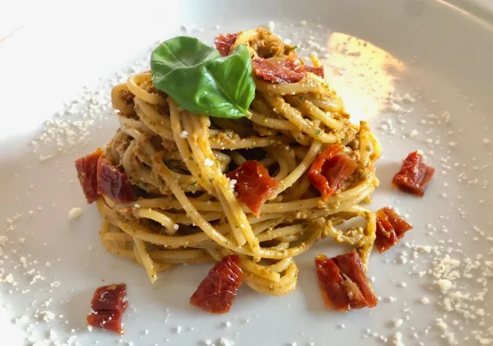 Spaghetti al pesto di pomodori secchi