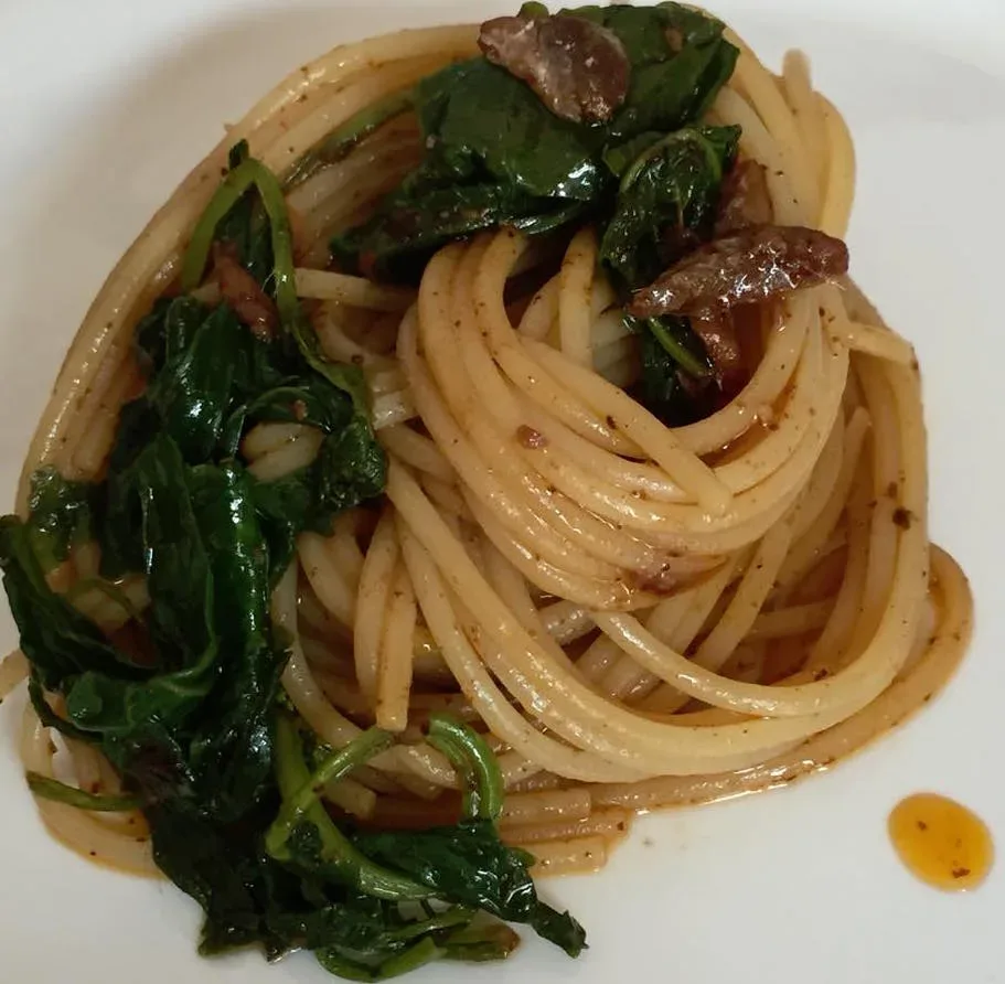 Spaghetti con peperone crusco, alici e cime di rapa