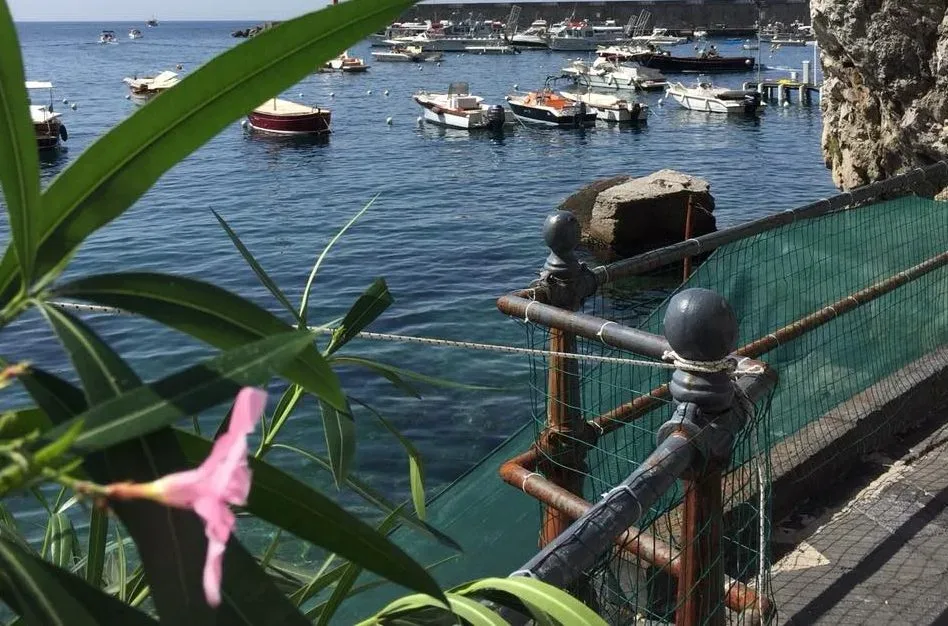Sul lungomare di Amalfi, verso Lido Azzurro
