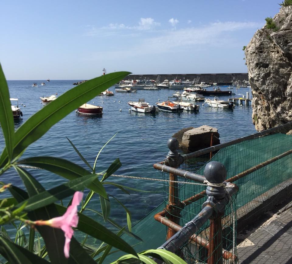 Sul lungomare di Amalfi, verso Lido Azzurro