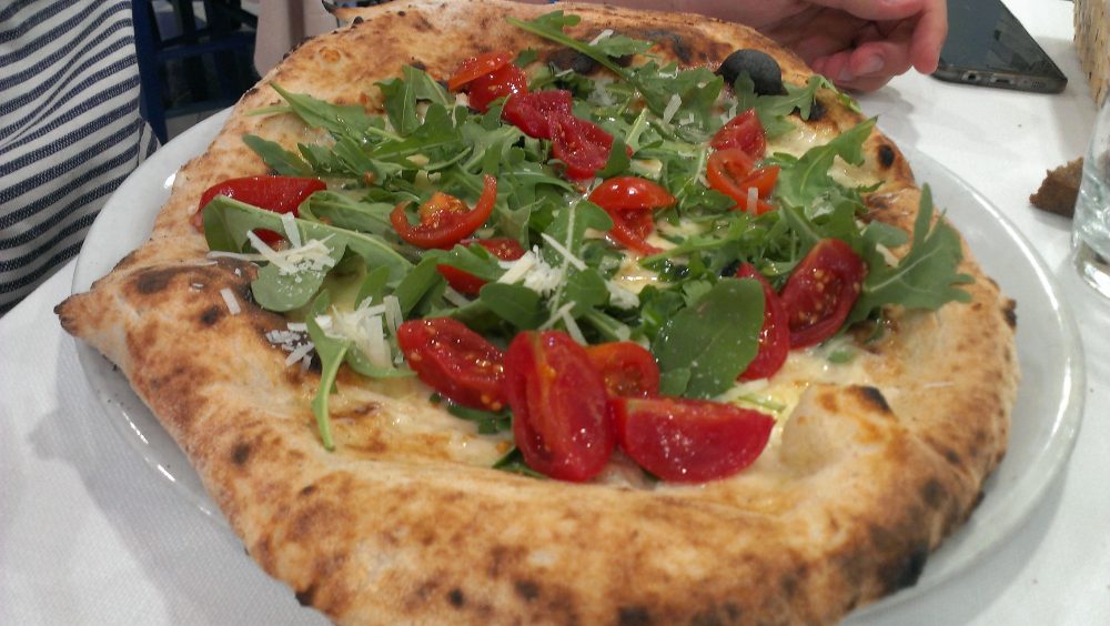 Da.Ni'. Formia – una pizza preparata nel ristorante