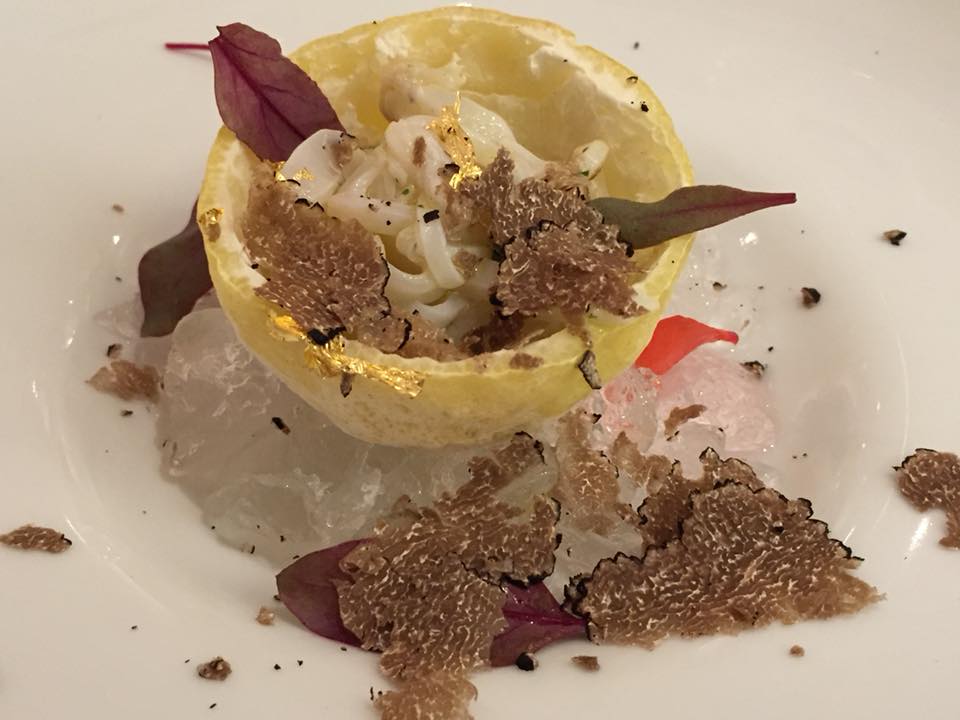 La Caravella, crudo si seppie e calamari in limone ghiacciato con tartufo di Giffoni
