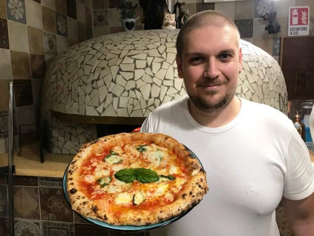 Da Alfredo il pizzaiolo Domenico De Novellis