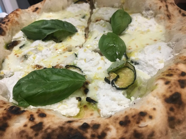 I Masanielli Sasa' Martucci - Pizza Sorrentina