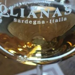 Il colore oro rosso del Migiu- da uve Semidano