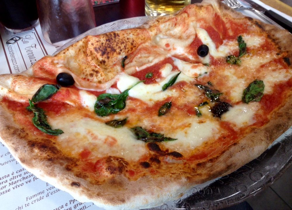 La Terrazza, meta' margherita, meta' calzone