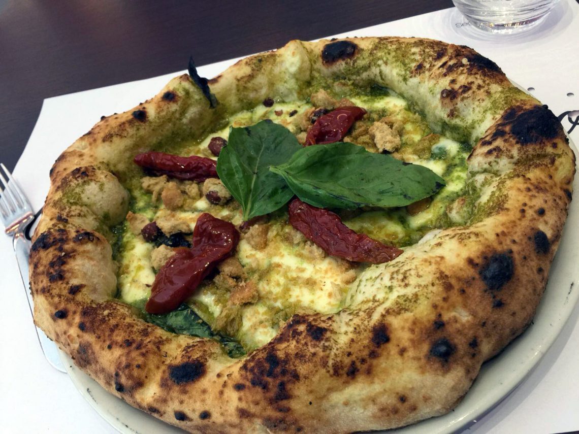 La Pizza con Pesto di basilico e Pomodori secchi di Carlo Sammarco