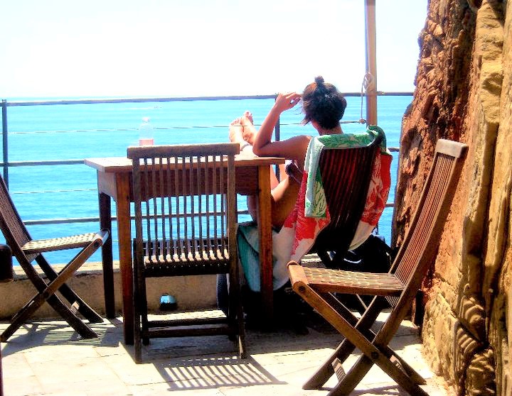 Una terrazza a picco sul mare