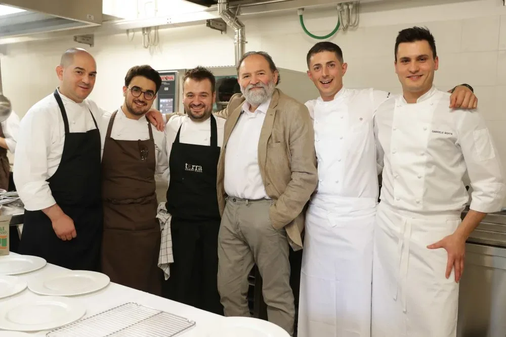 da sin gli chef Damiano Nigro, Paquale Laera, Giovanni Navigli, Luciano Tona, Michelangelo Mammoliti e Gabriele Boffa