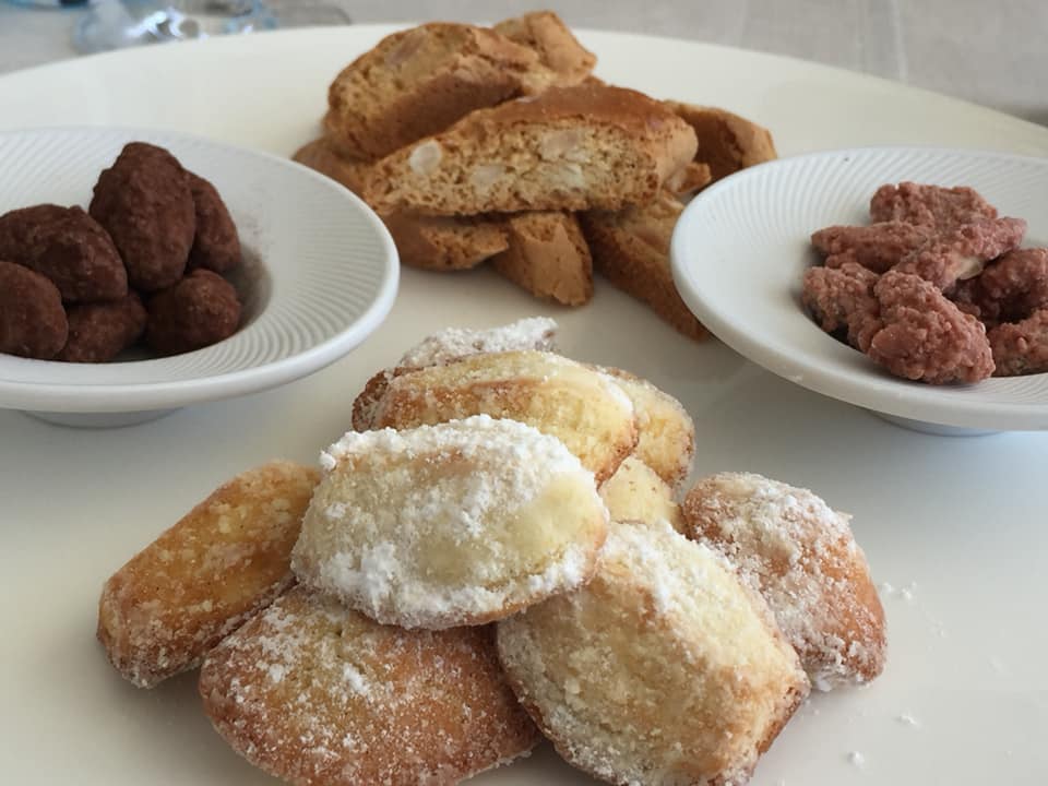 Mamma' a Capri, pasticceria secca e mandorle