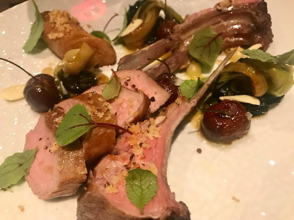 Grand Hotel Parker’s Barbaresco. Agnello di Laticauda, ciliege alle mandorle, crema di aglio, verdure a foglie e olio di argan