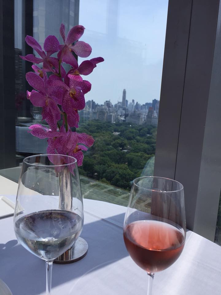 Asiate, tavolo con vista