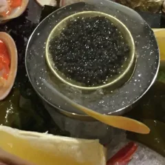 Arbustico, plateau di crudo con caviale