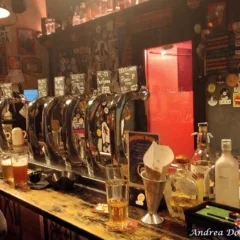 Barley Wine, Roma. Il bancone con spine e pompe
