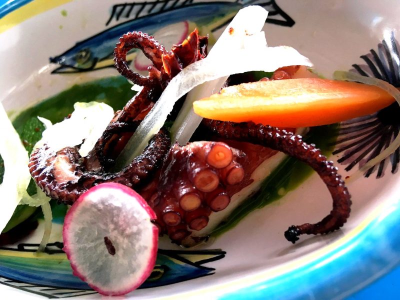 Il Riccio Restaurant - Il Polpo scottato su crema di Peperoncini Verdi del fiume