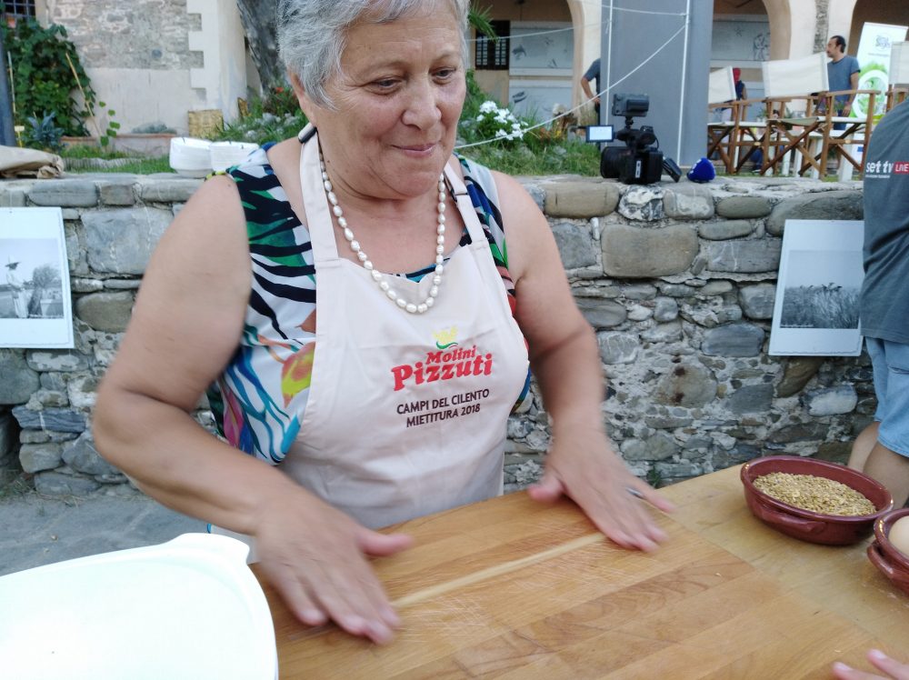 Festa dei Grani Antichi - Preparazione dei fusilli di Felitto