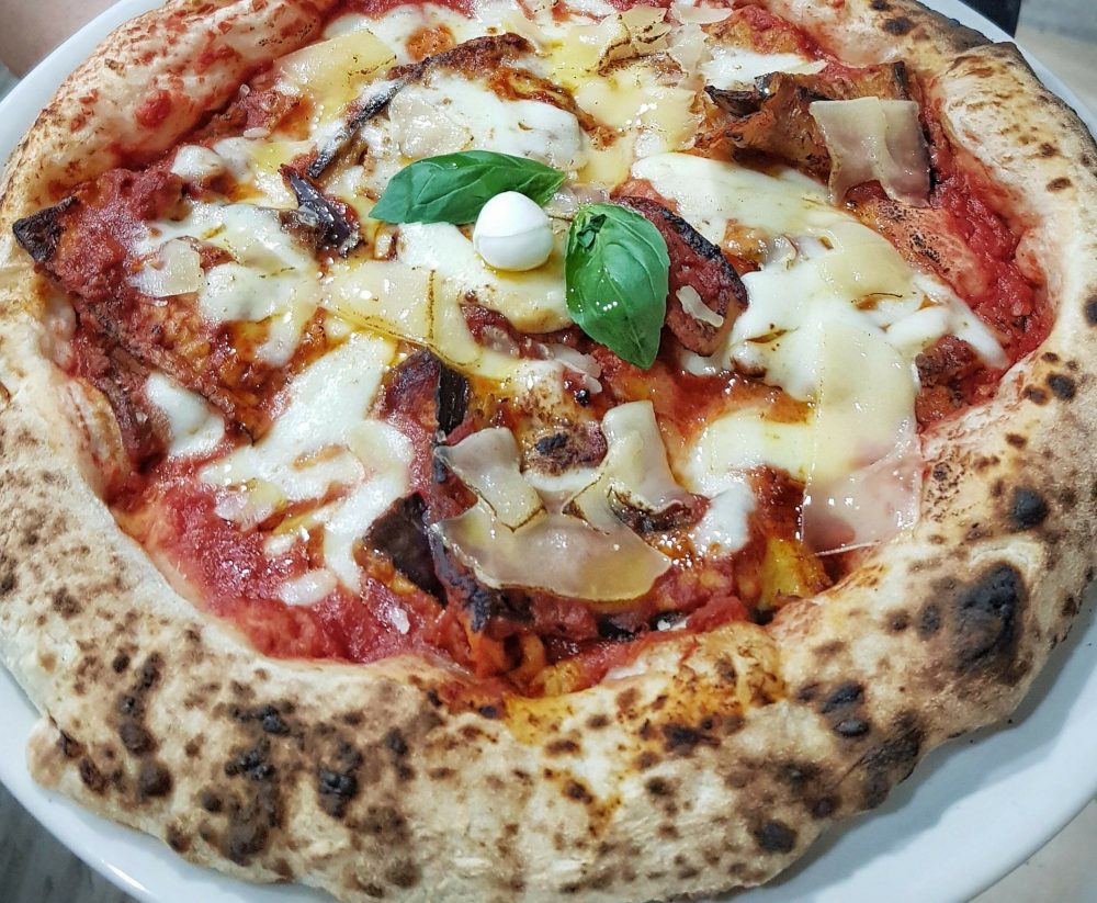 La pizza con la parmigiana di Emanuele Marigliano