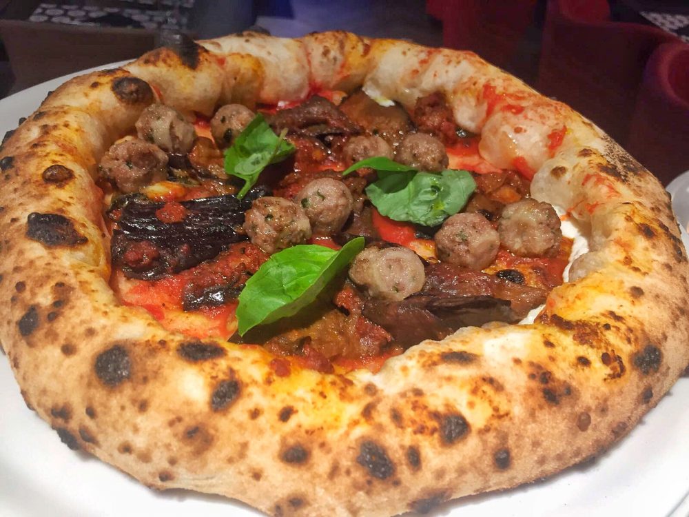 La pizza con la parmigiana di Mami a Caserta