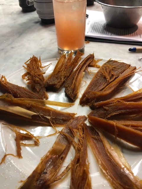 Le fibbre dell’agave da cui si ricava la tequila sono all’assaggio dolci e fruttate con sentori di albicocche e datteri, sciroppo d’acero