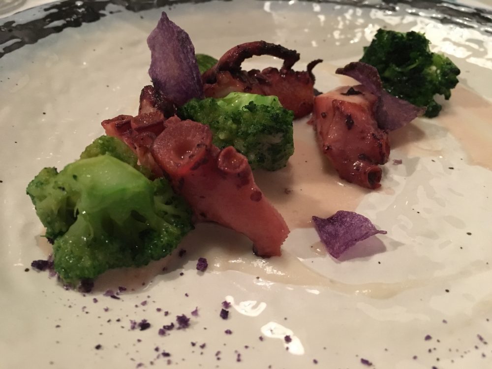 Mamma' Polpo con broccoli e chips di patata viola