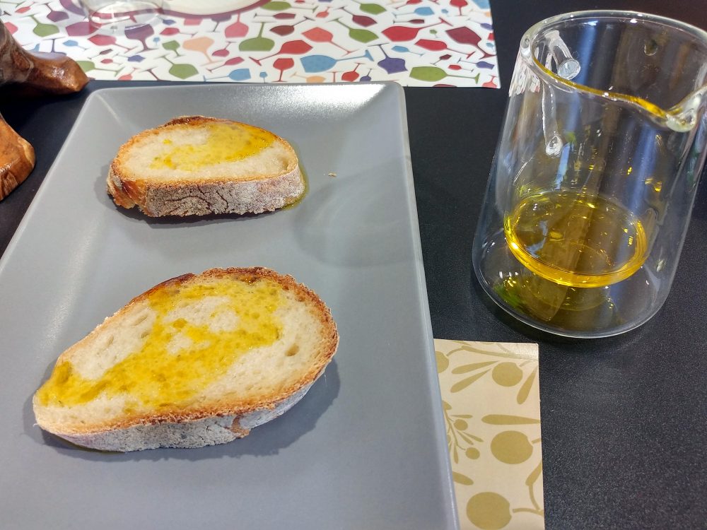 Mela', Napoli. Pane e olio