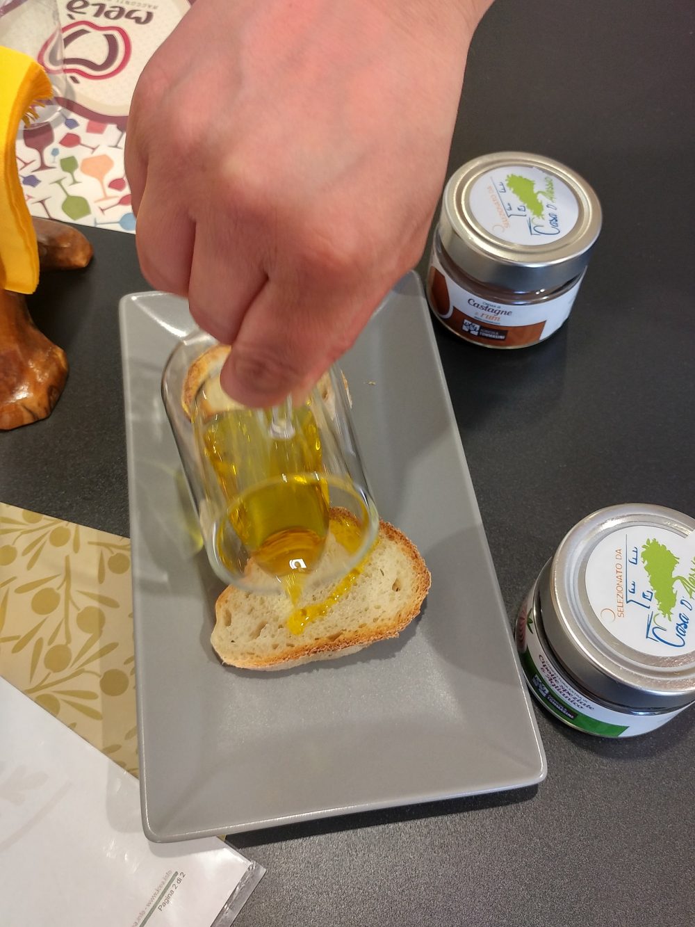 Mela', Napoli. Pane e olio