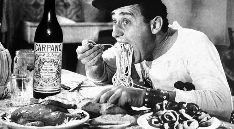 Alberto Sordi mangia gli spaghetti
