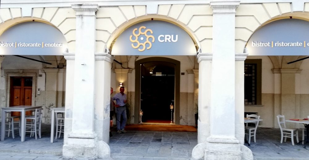 Cru, esterno