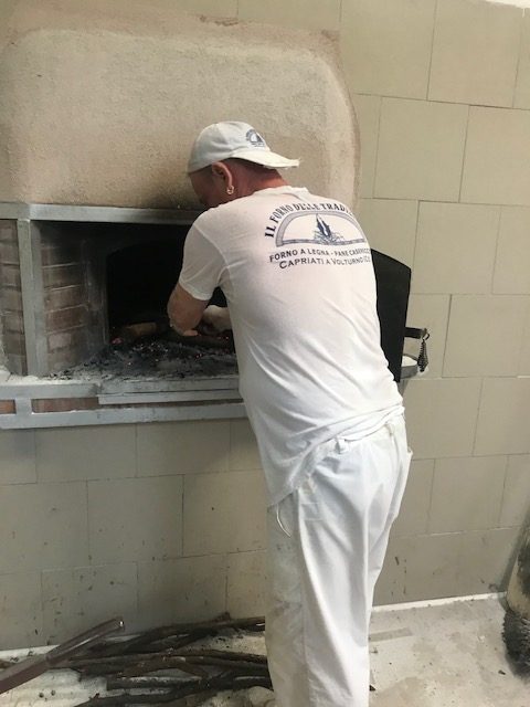Il Forno delle Tradizioni - Preparazione per l’accensione del forno