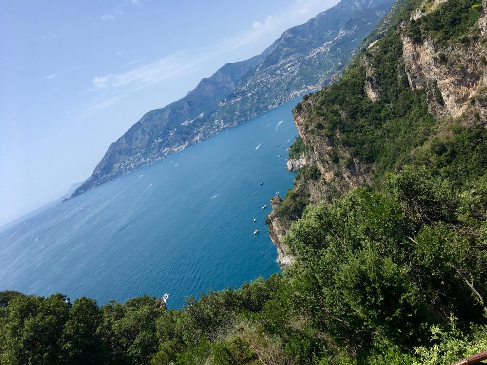 La costiera Amalfitana dal faro di Capo D'Orso