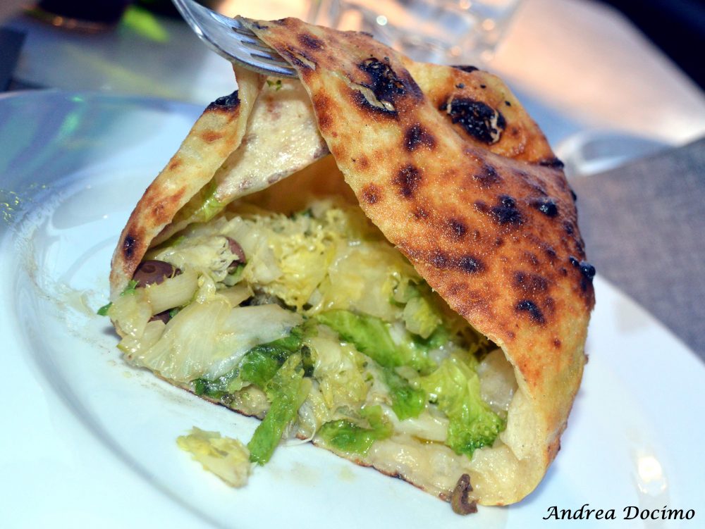 Pepe In Grani a Caiazzo. Il calzone al forno con la scarola riccia