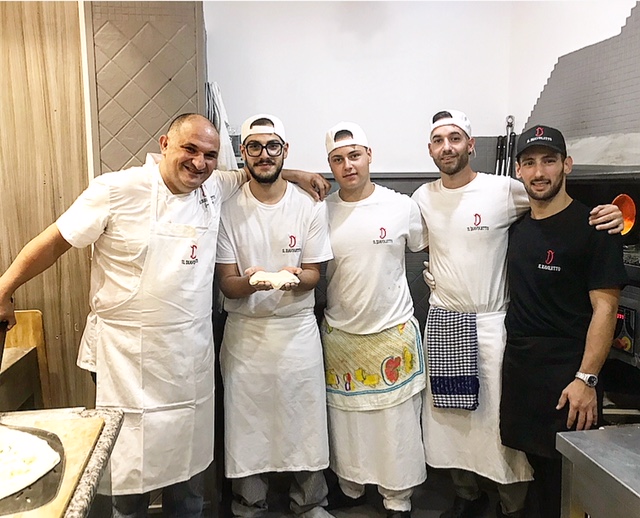 Pizzeria Il Diavoletto - Luciano Freddo e lo staff